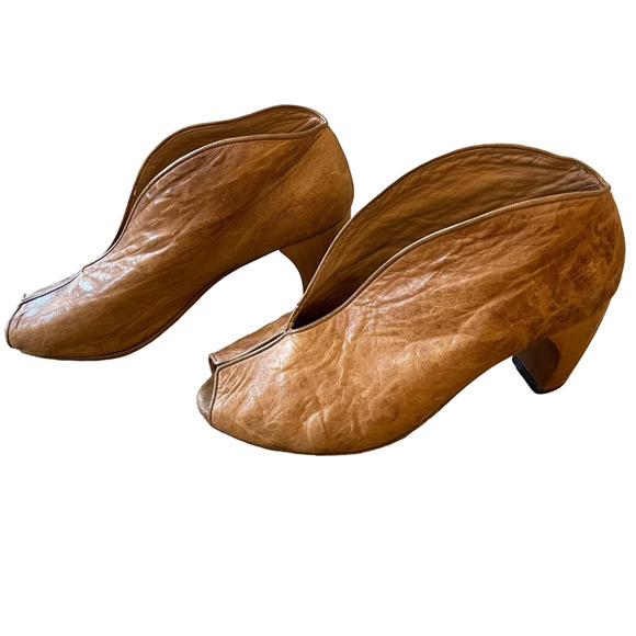 Salpy Geneva Bootie size 8 gorgeous soft leather sculpted & stitched - Picture 1 of 12